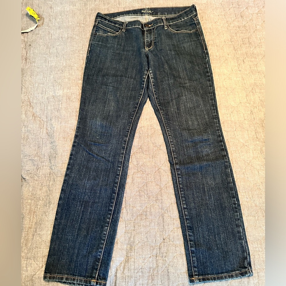Old Navy the Diva straight-leg jeans medium wash, mid-low rise